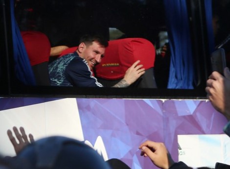 messi in bus